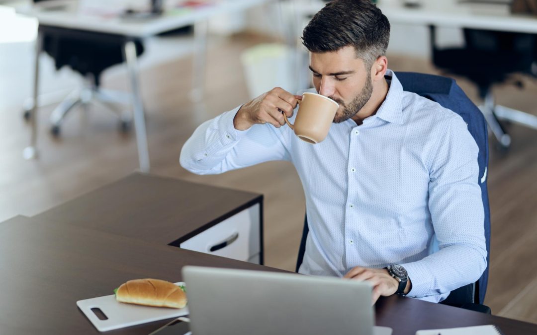 Urlop wychowawczy a praca – jak korzystać z urlopu i chronić swoje stanowisko.